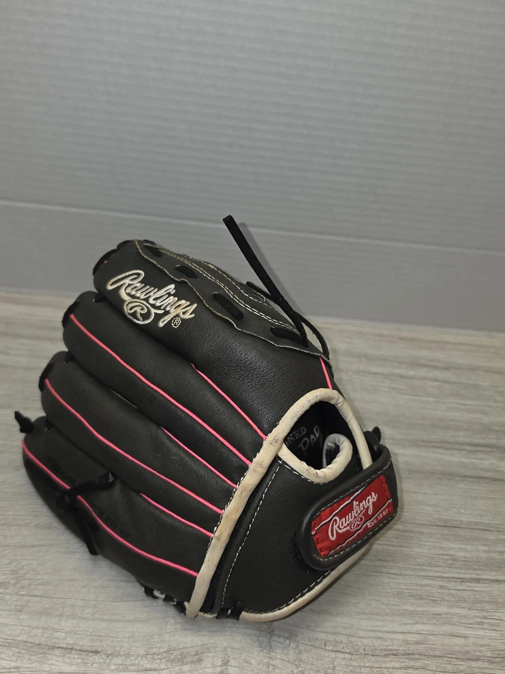 Rawling Storm 11in Softball Right Hand Glove Youth Black Leather